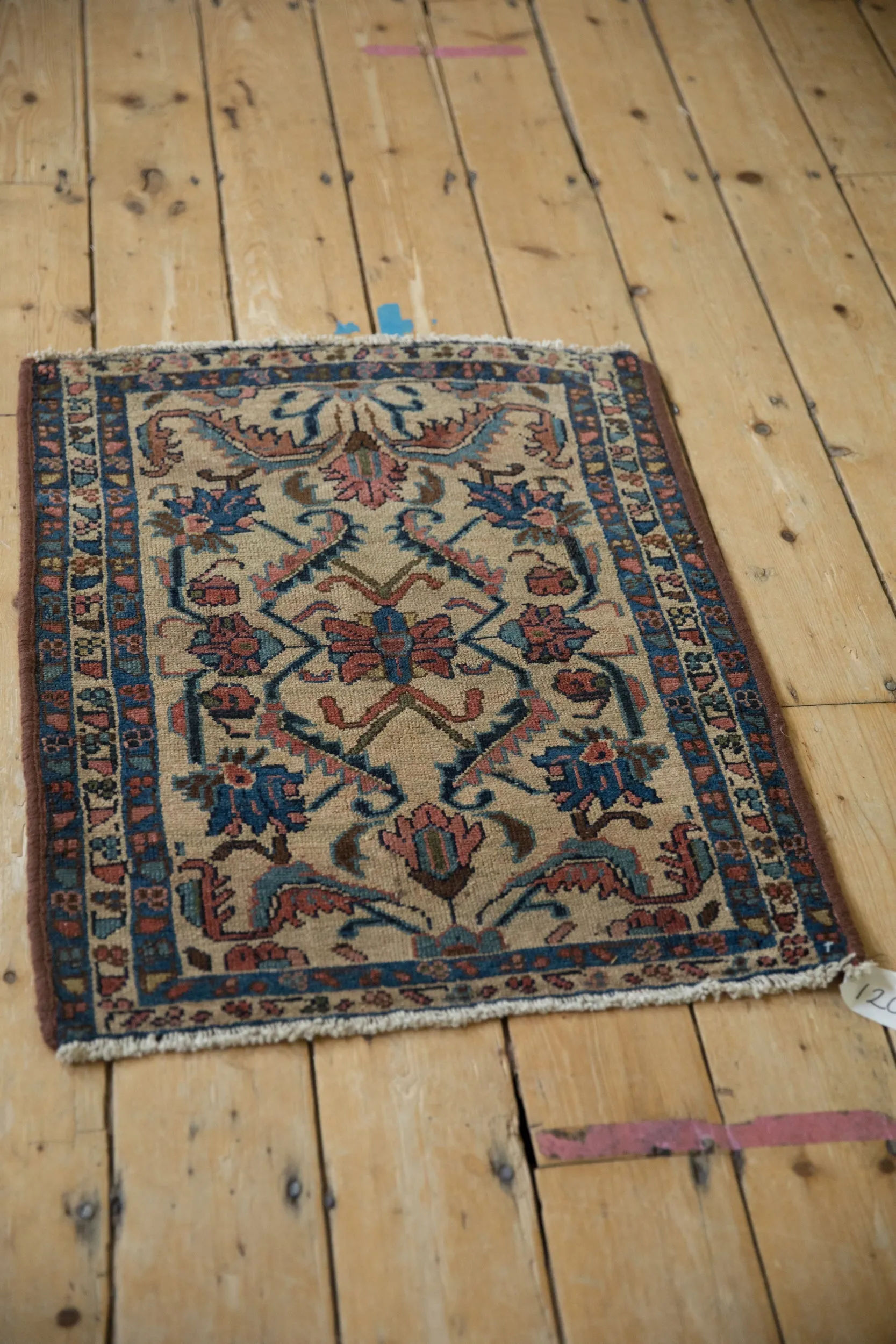 2x2.5 Antique Lilihan Square Rug Mat