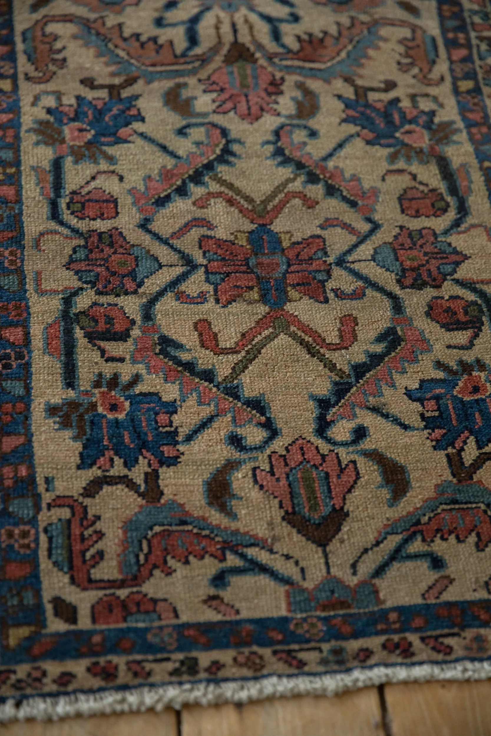 2x2.5 Antique Lilihan Square Rug Mat