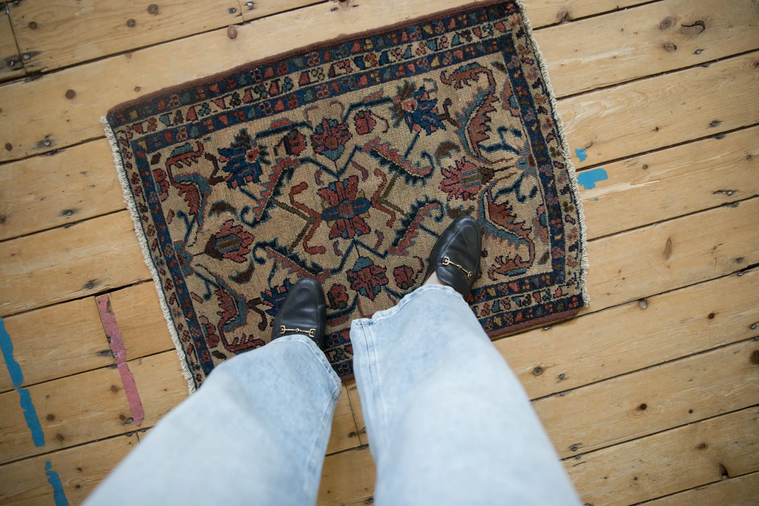 2x2.5 Antique Lilihan Square Rug Mat