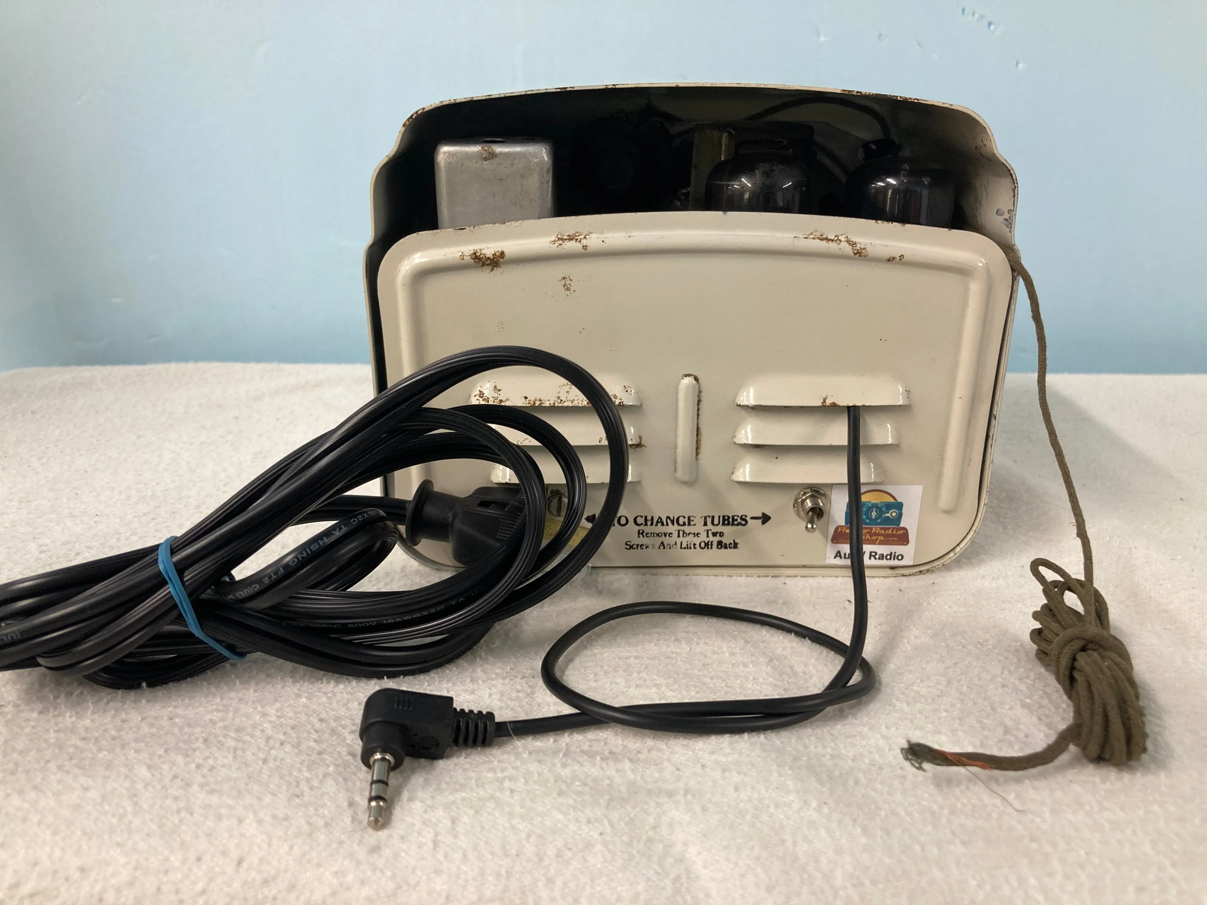 Arvin 444 Midget Tube Radio With Bluetooth input.
