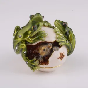 Frogs on white Egg including hidden mouse