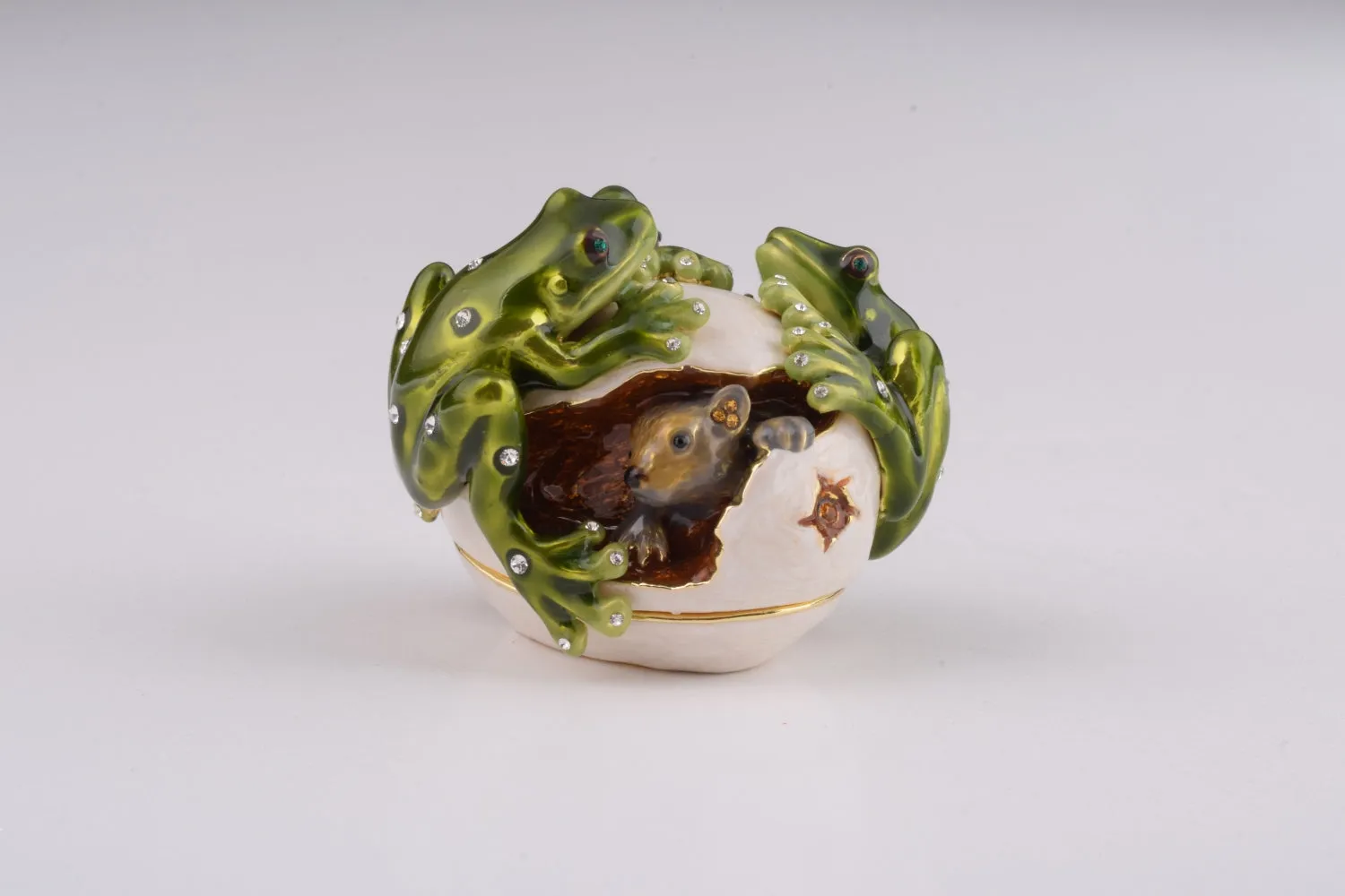 Frogs on white Egg including hidden mouse