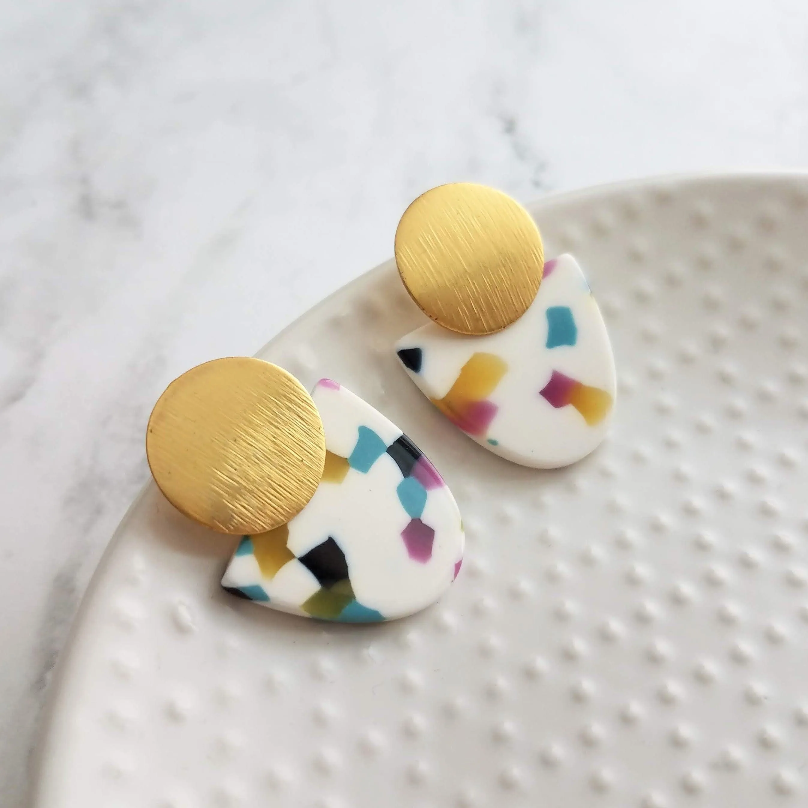 Gold Acrylic Speckled Earrings, 80s earring, retro earring, vintage earring, jelly candy earring, white earring, polka dot semicircle nougat