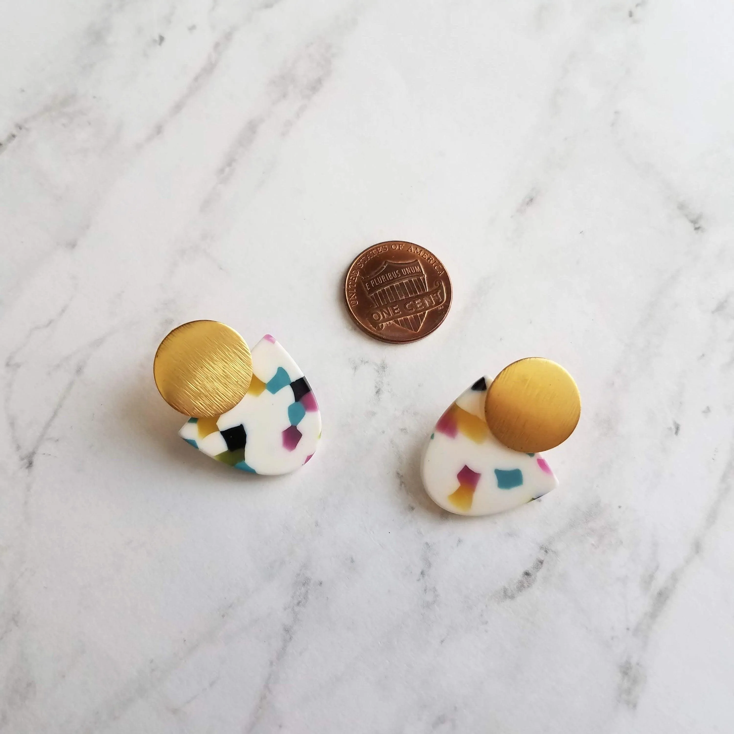 Gold Acrylic Speckled Earrings, 80s earring, retro earring, vintage earring, jelly candy earring, white earring, polka dot semicircle nougat