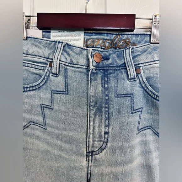 NWT Wrangler Retro, Embroidered High Rise Flare Jeans, Multiple Sizes in Greta
