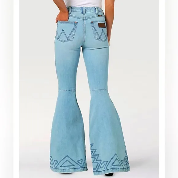 NWT Wrangler Retro, Embroidered High Rise Flare Jeans, Multiple Sizes in Greta