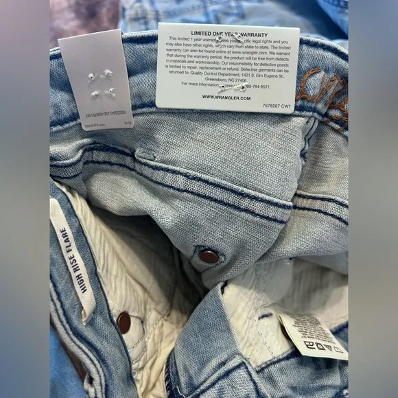 NWT Wrangler Retro, Embroidered High Rise Flare Jeans, Multiple Sizes in Greta