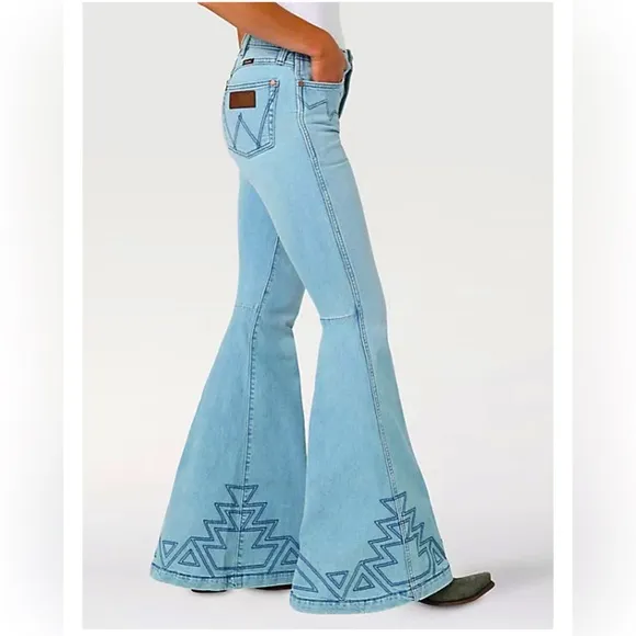 NWT Wrangler Retro, Embroidered High Rise Flare Jeans, Multiple Sizes in Greta