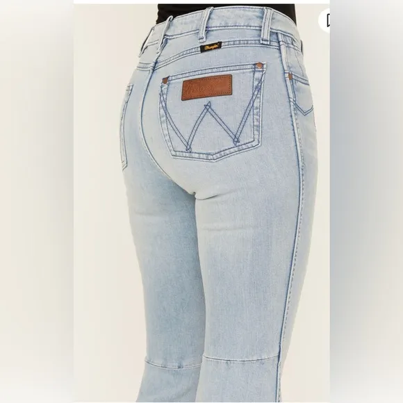 NWT Wrangler Retro, Embroidered High Rise Flare Jeans, Multiple Sizes in Greta