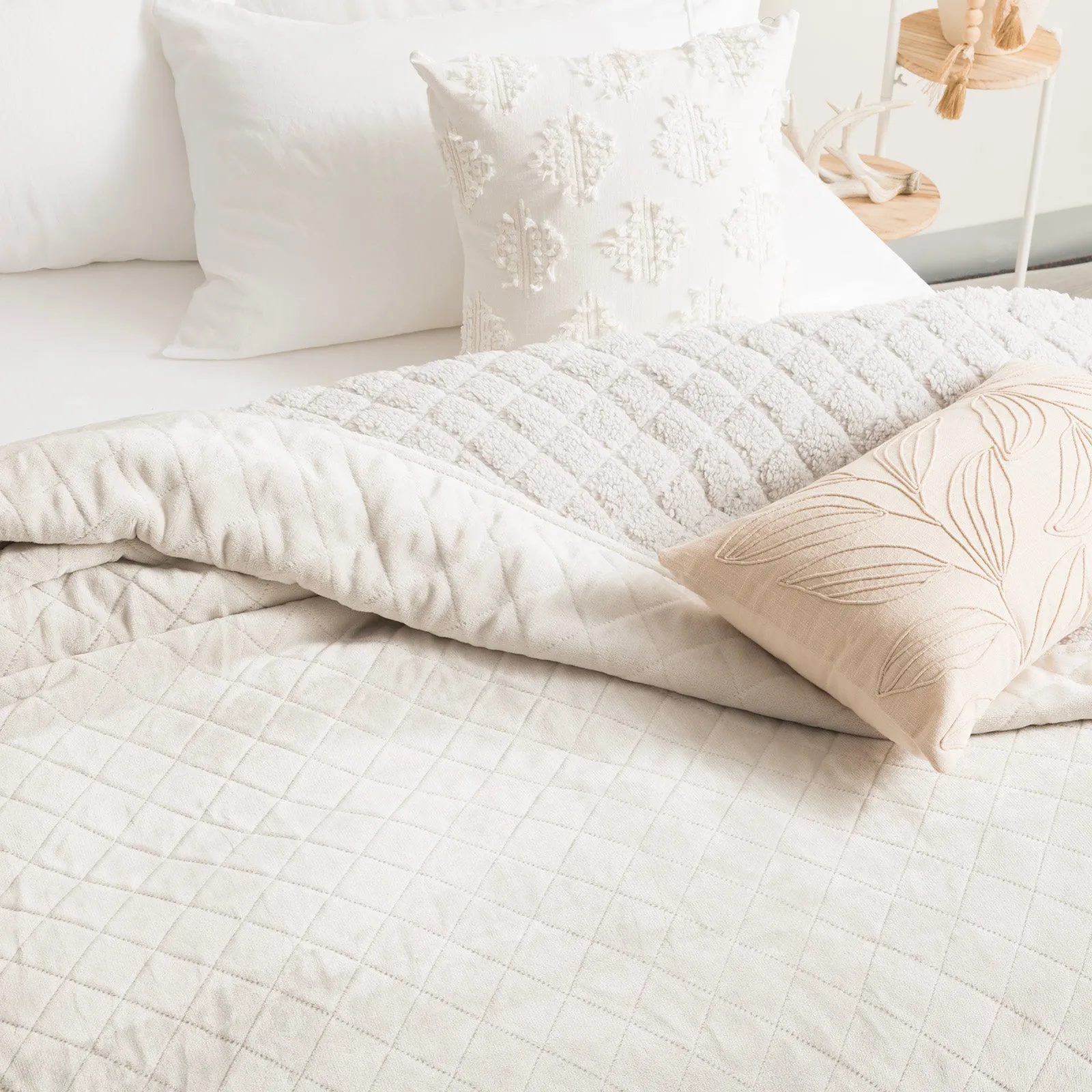 Renee Taylor Heston 480 GSM Ultra Soft Velvet Sherpa Blanket - SILVER LINE