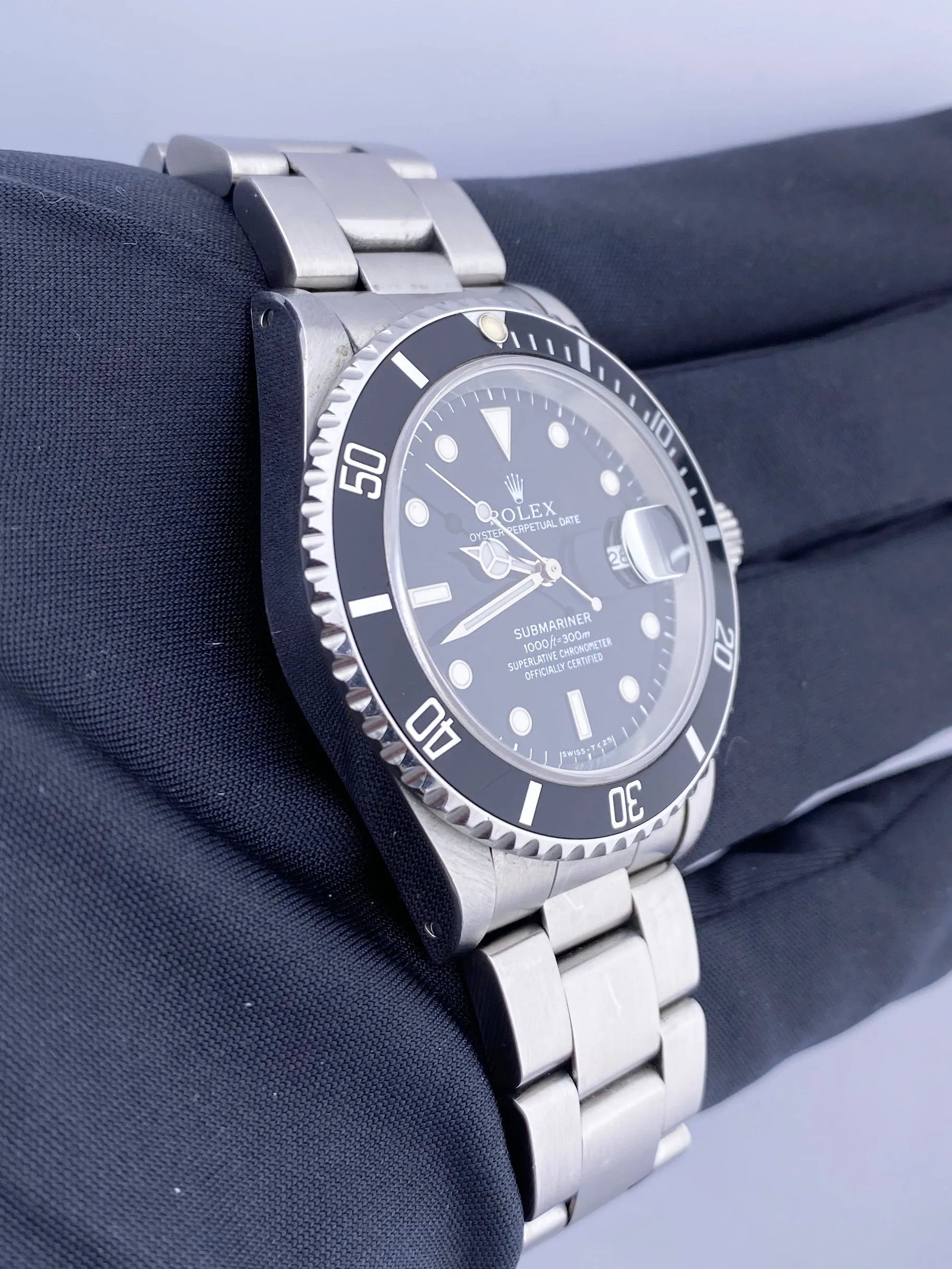 Rolex Oyster Perpetual Submariner Date 16610 Men's Watch Box & Papers