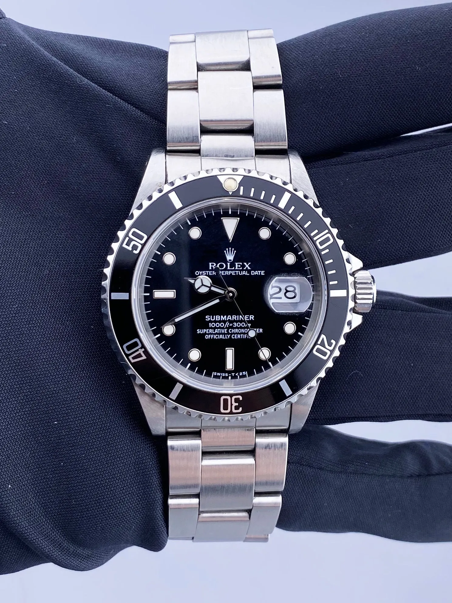 Rolex Oyster Perpetual Submariner Date 16610 Men's Watch Box & Papers