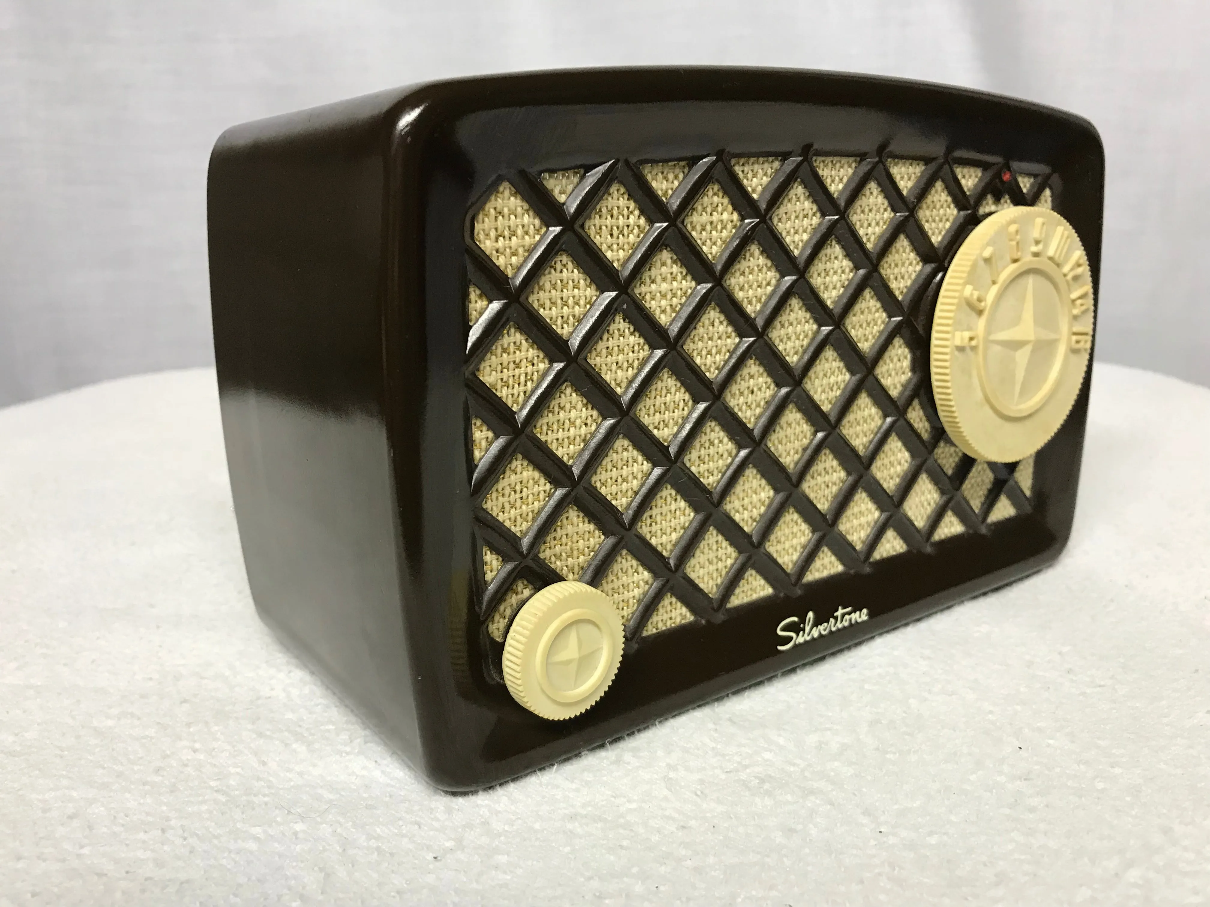 Silvertone 132.878 Midget Tube Radio With Bluetooth input.