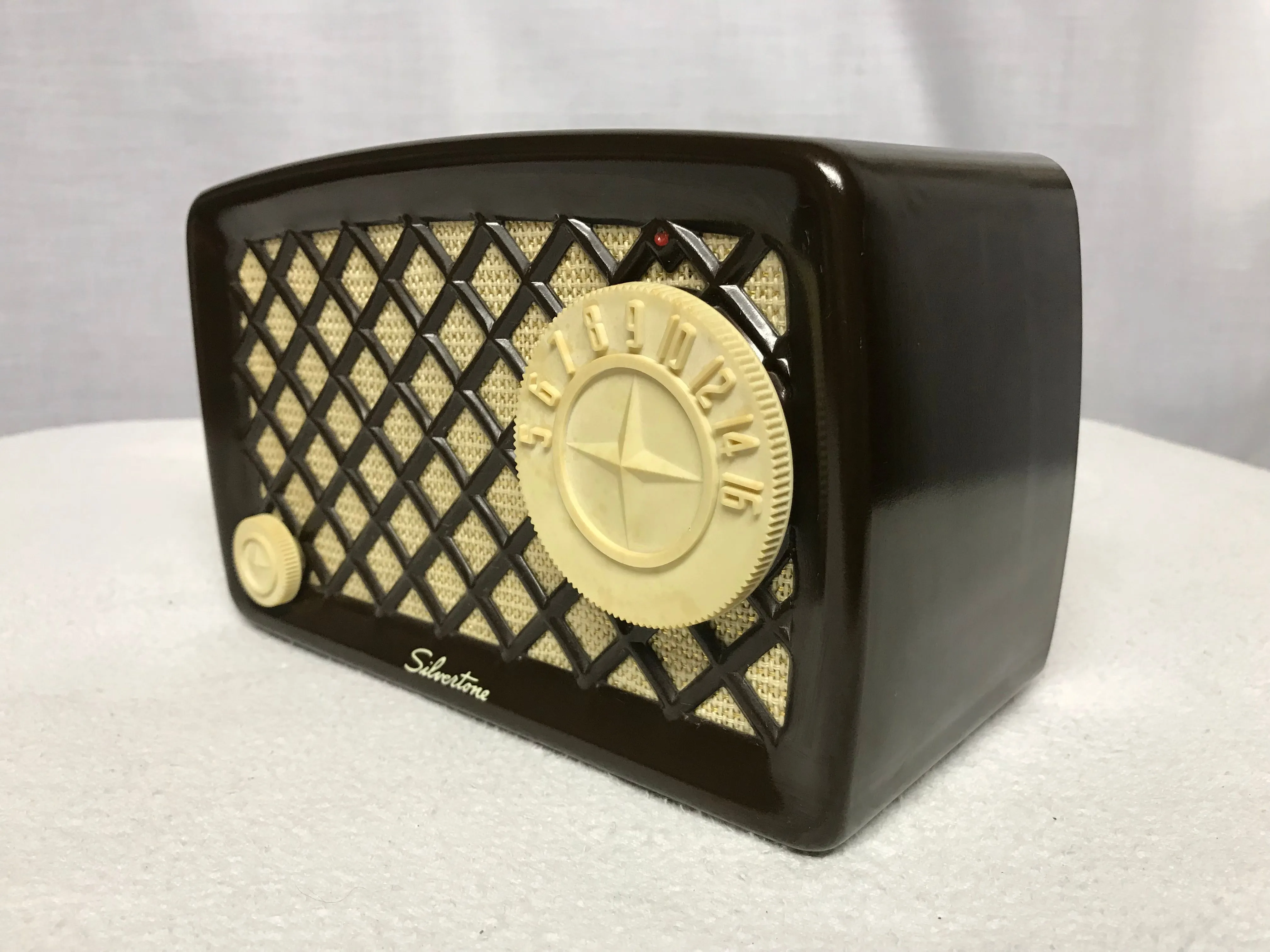 Silvertone 132.878 Midget Tube Radio With Bluetooth input.