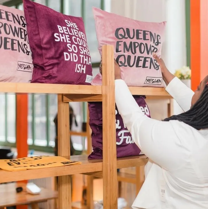 YES I AM | QUEENS EMPOWER QUEENS PILLOW